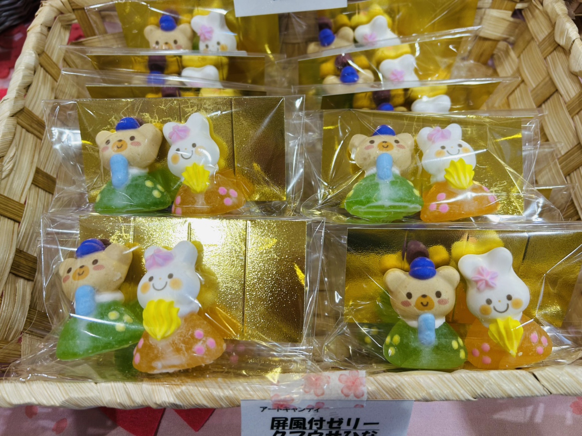 ひなまつりオーナメント並びました🌸